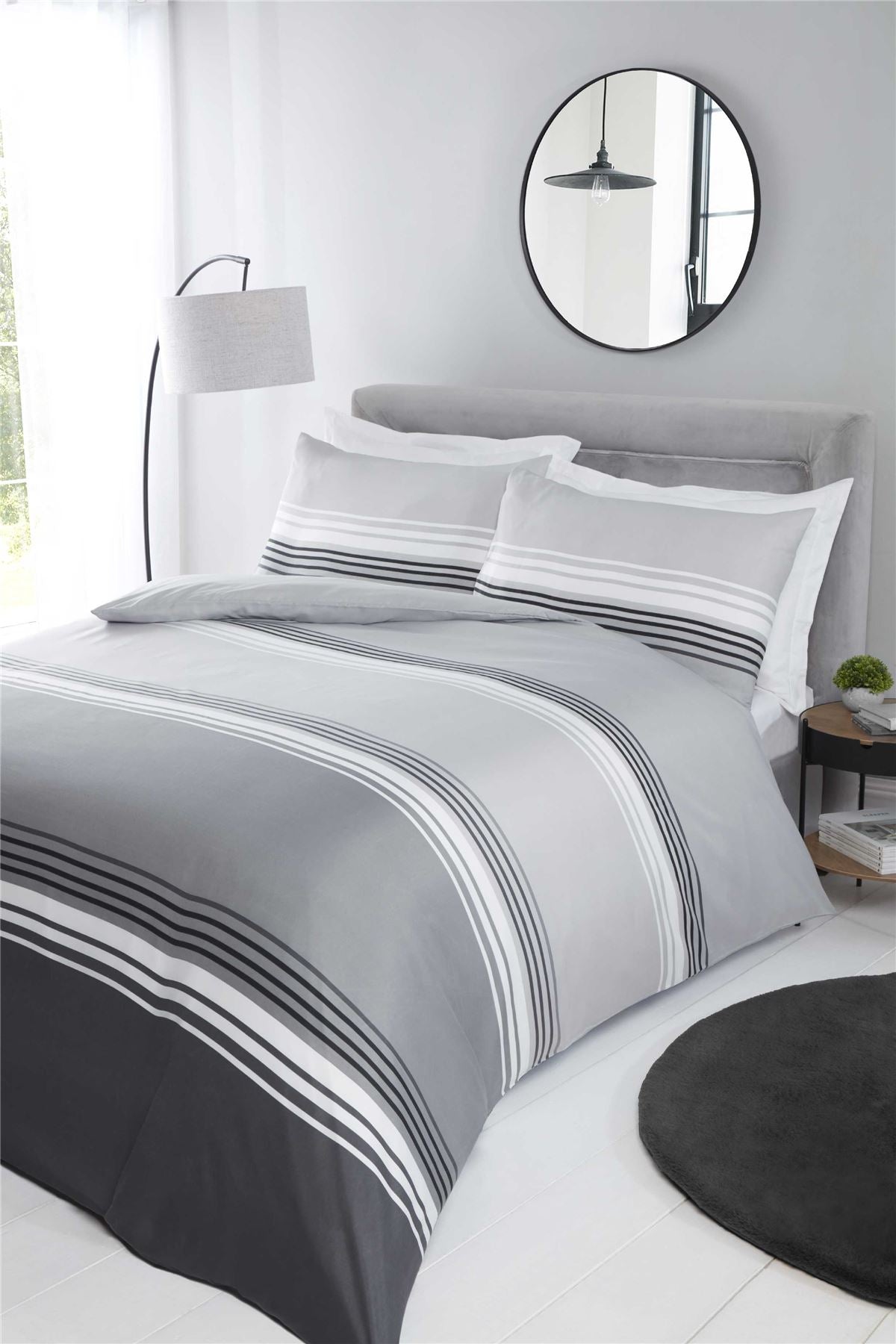 Elegant grey Chicago bedding set featuring microfibre fabric and coordinated pillowcases