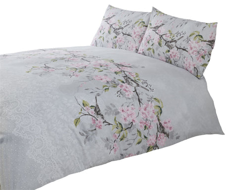 Feminine and refreshing duvet set with floral and bird pattern, available in multiple sizes with matching pillowcases