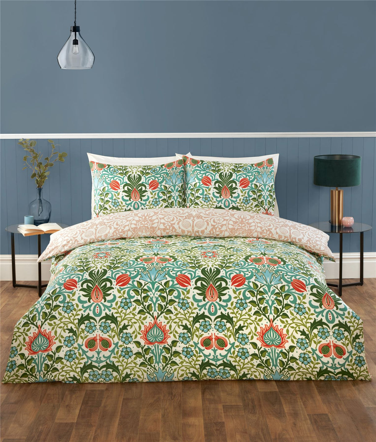 Elegant Heritage Flora MF Duvet Set featuring intricate floral patterns and luxurious fabric for a sophisticated bedroom look