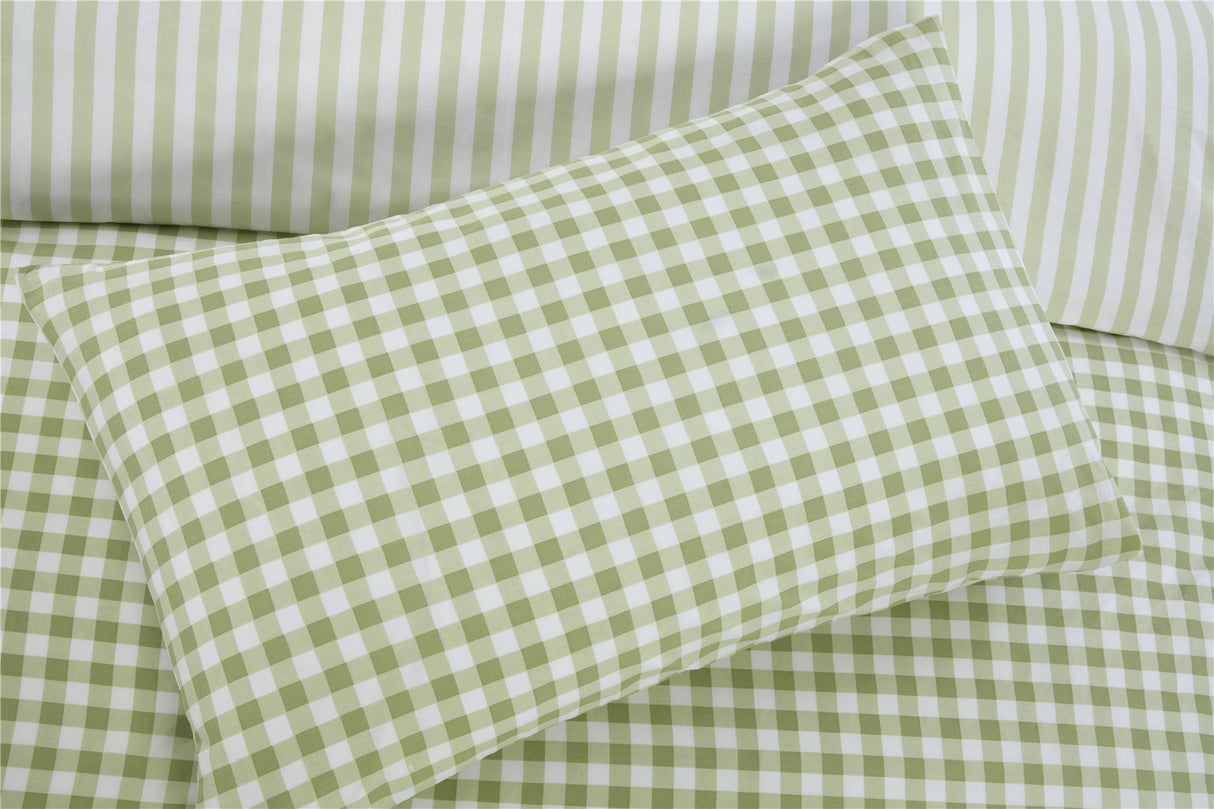 King size Gingham Check Duvet Set with 230x220cm duvet cover and two matching pillowcases displayed in a cosy bedroom