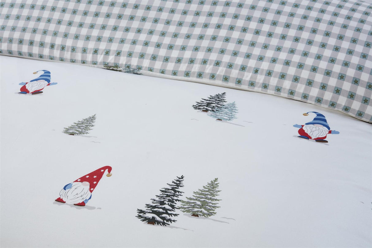 Easy-care 180 thread count duvet set with soft, durable microfibre fabric ideal for holiday decorating