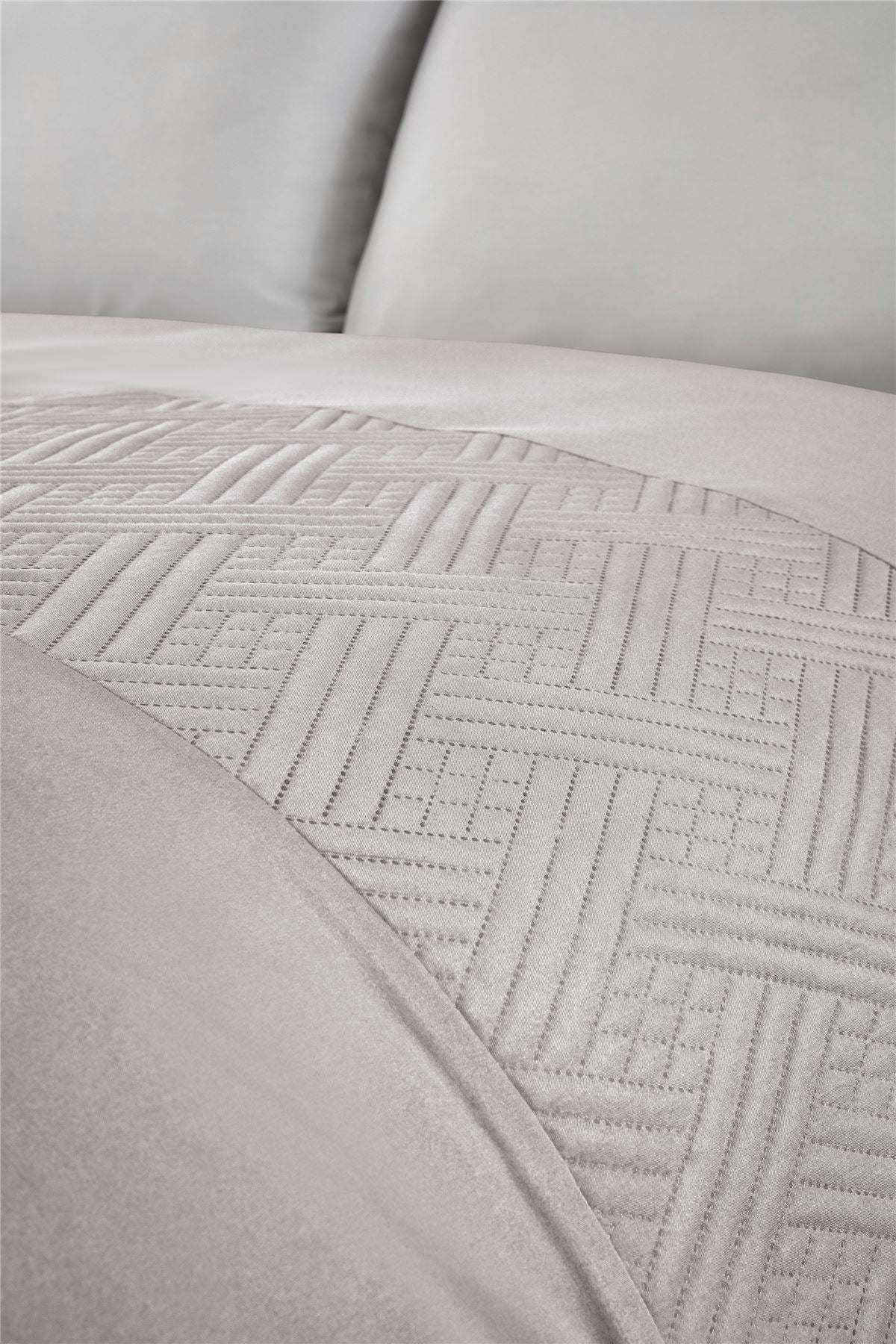 Nova Duvet Set