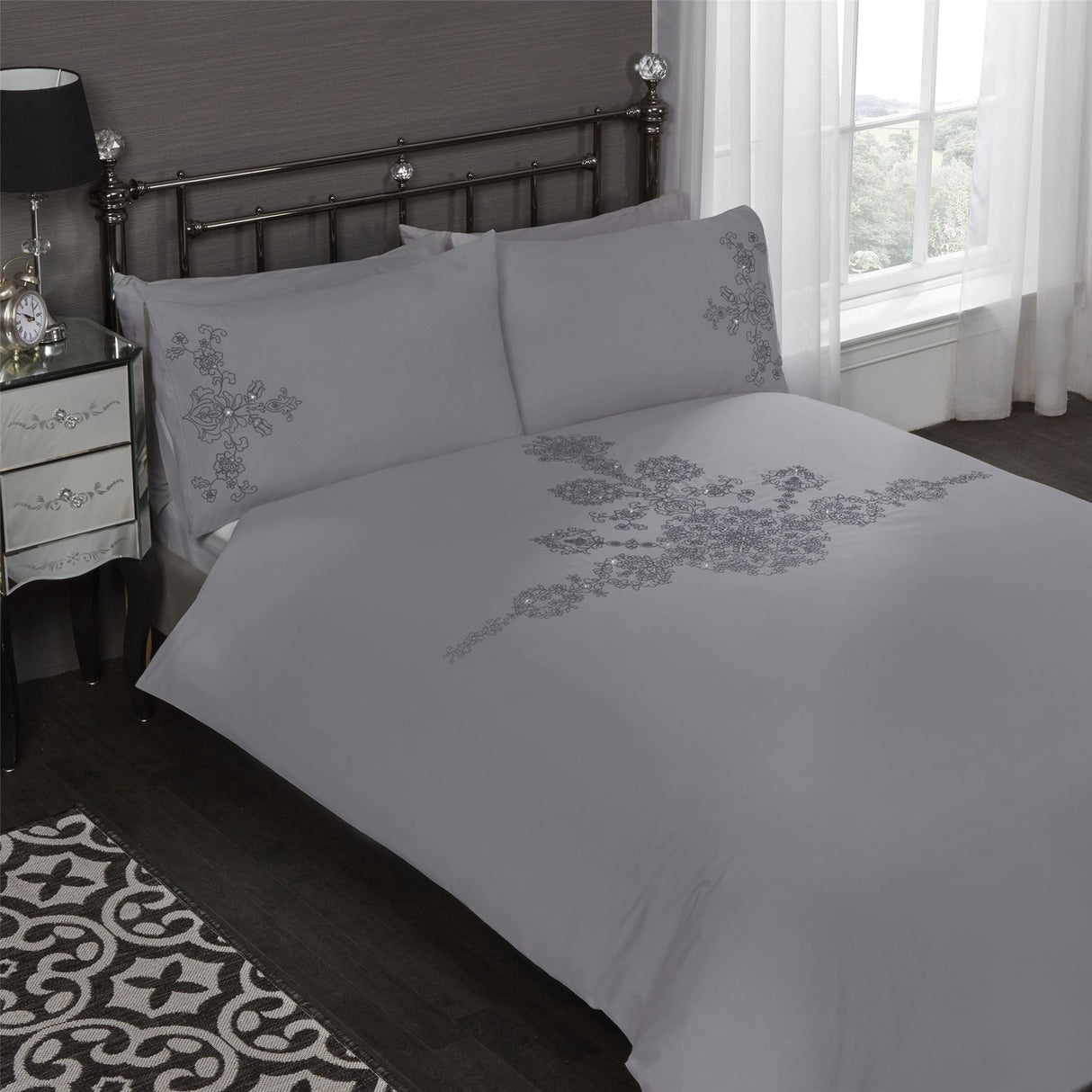Luxurious embroidered duvet set with diamantés and sophisticated embellishments