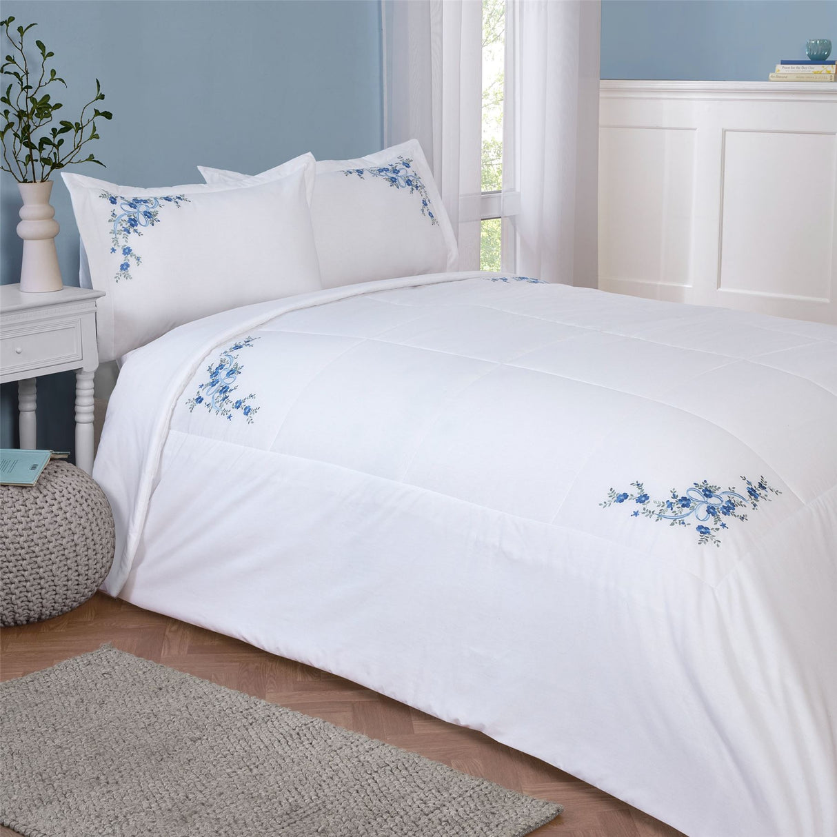 Floral Ribbon Bedspread Blue