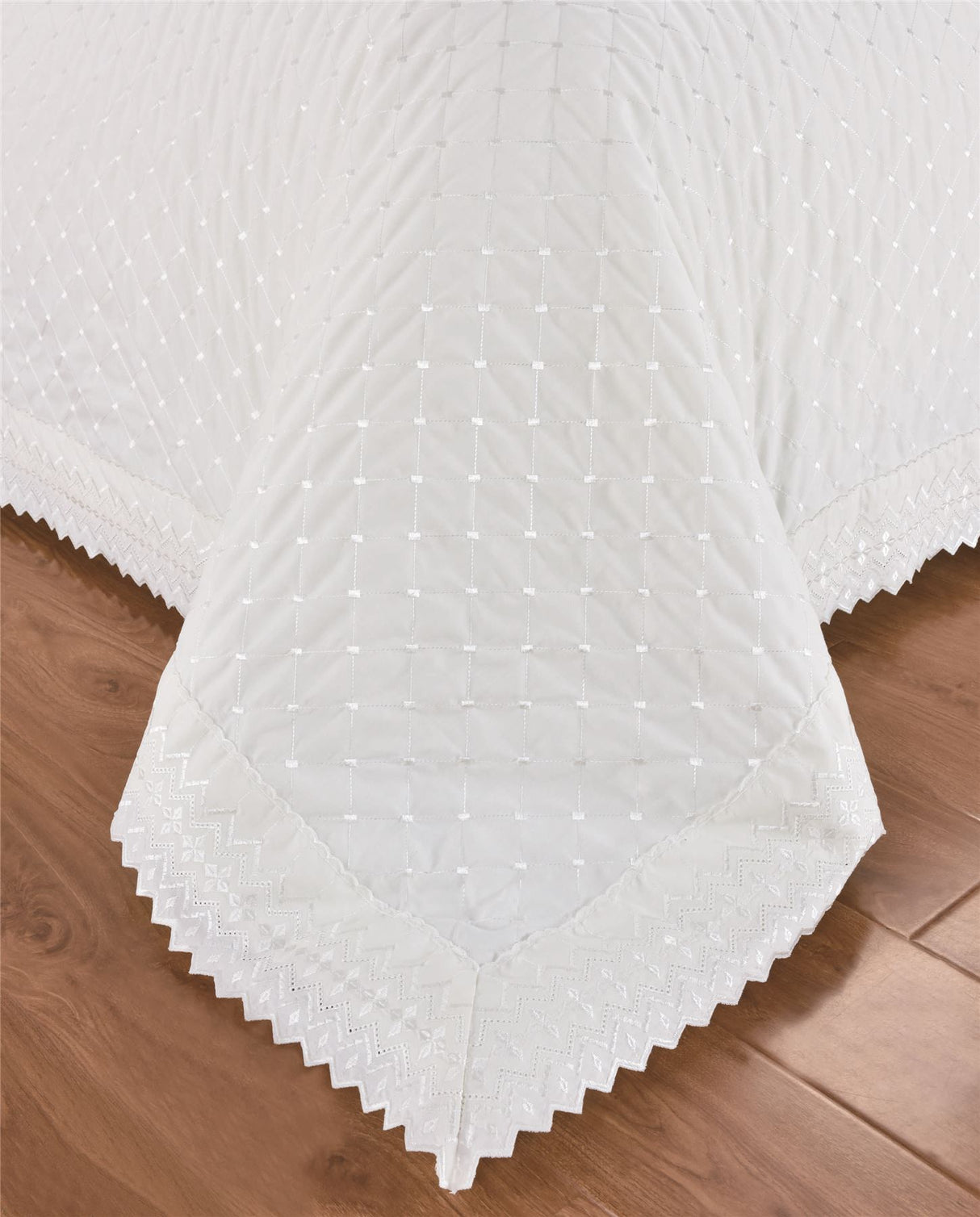 Soft, breathable percale duvet cover with exquisite embroidery and secure button closure for a perfect night's sleep