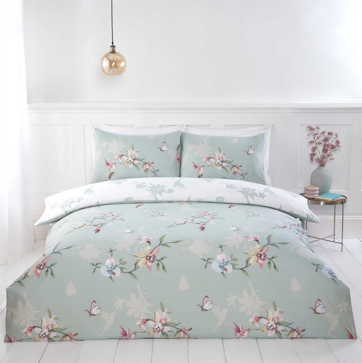 Luxurious reversible Hummingbird Duvet Set featuring floral and hummingbird pattern