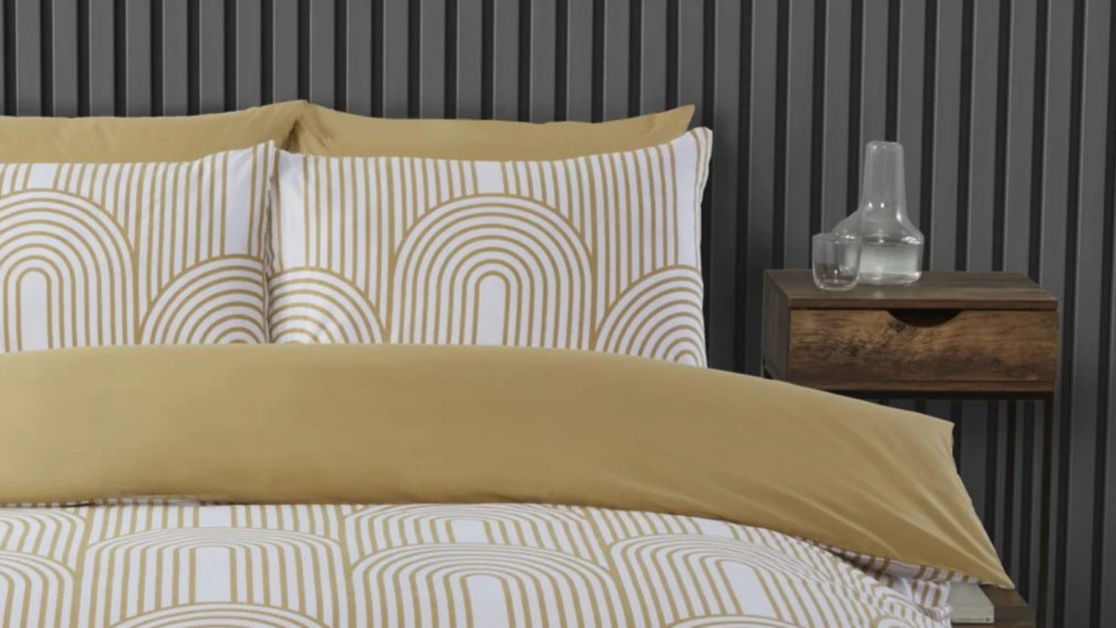 Colourful vs. minimal duvet covers: Finding your bedroom aesthetic