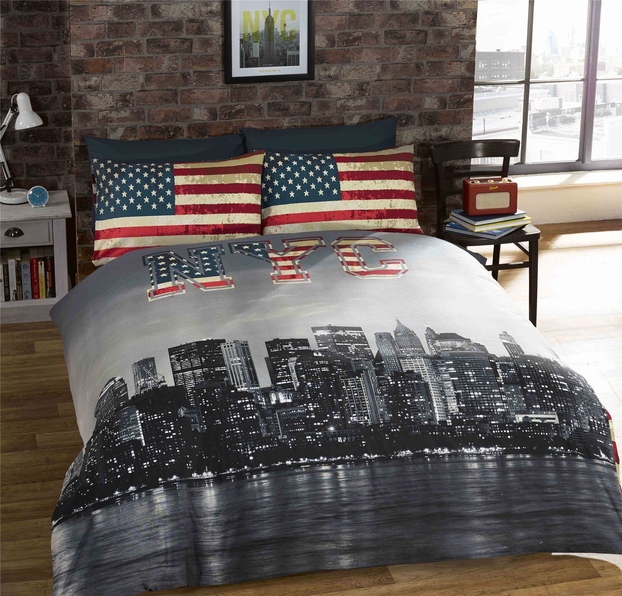 Bring the NYC loft apartment feel into your home with this duvet set featuring a photographic skyline of New York City 