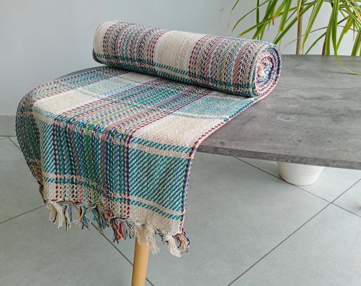 Picnic Throw 127X152 Random Colour, a vibrant and spacious outdoor blanket for picnics and beach outings