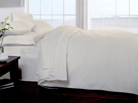 Luxury 400 Threadcount 100% Cotton Oxford Pillowcase showcasing smooth, soft fabric and elegant design