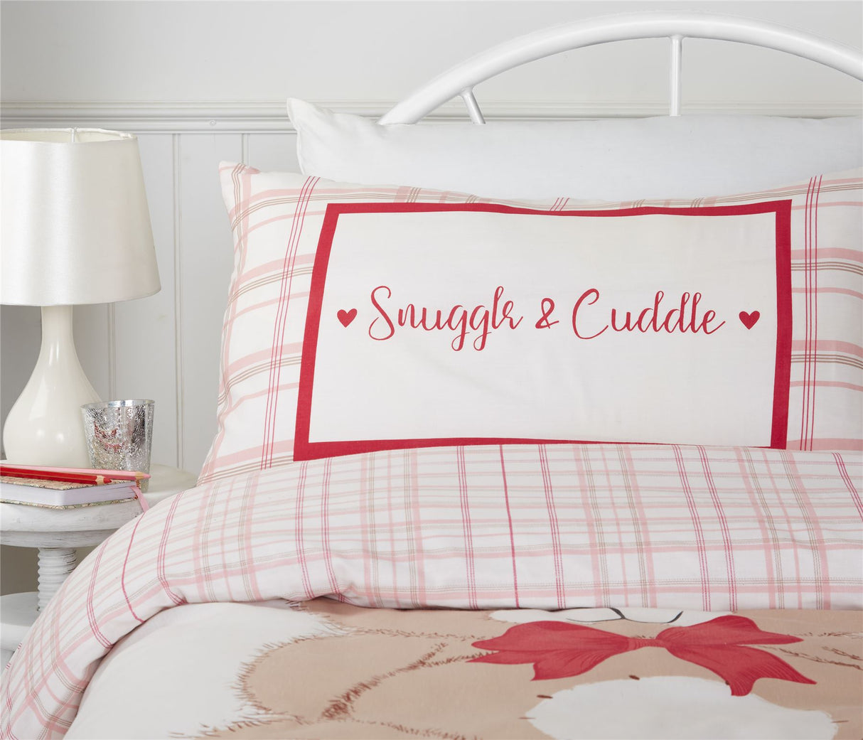 Soft and cosy double duvet cover set with check print and popper closing mechanism
