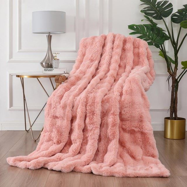 Luxury 3D Faux-Fur Blanket