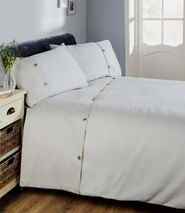 Luxurious waffle-patterned duvet set with horizontal border and button details