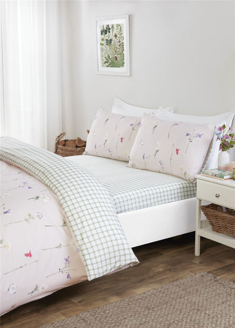 Blooming pink floral bedding set with duvet cover, fitted sheet and pillowcase