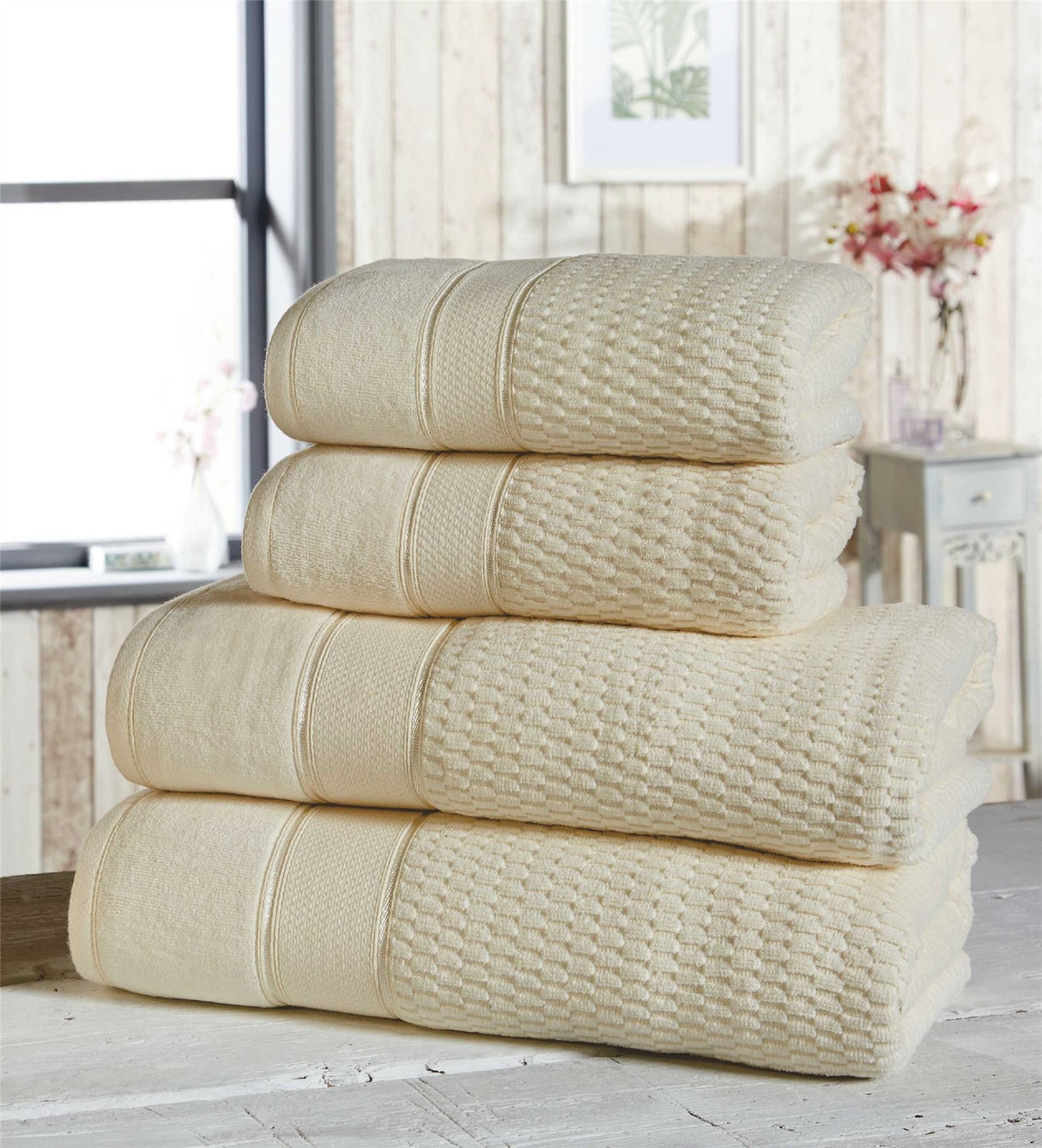 2x face cloths (30x30cm), 2x hand towels (50x80cm), 2x bath towels (70x120cm) in 6-PC Bale