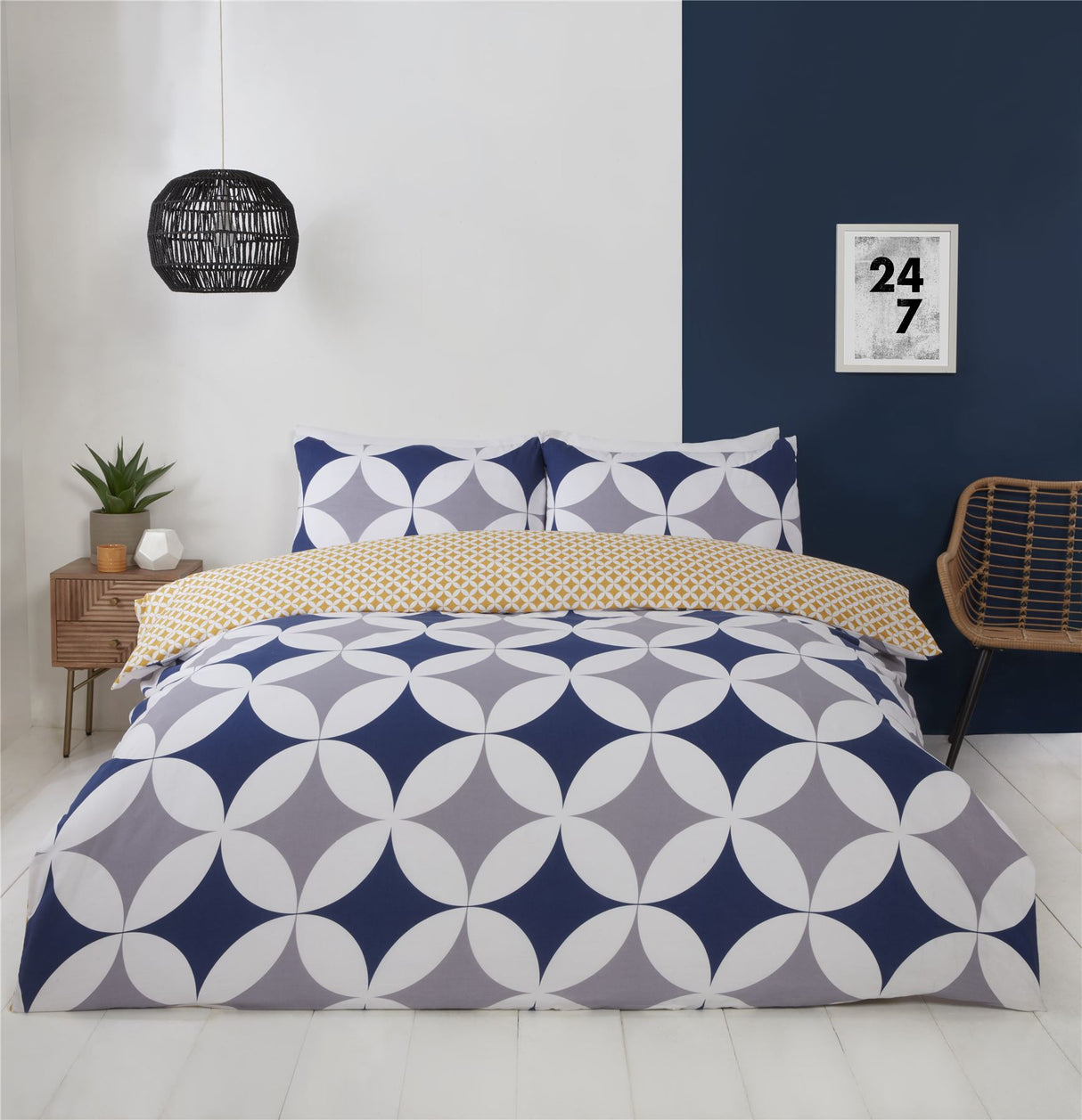 Vibrant geometric duvet cover with retro design and on-trend colours