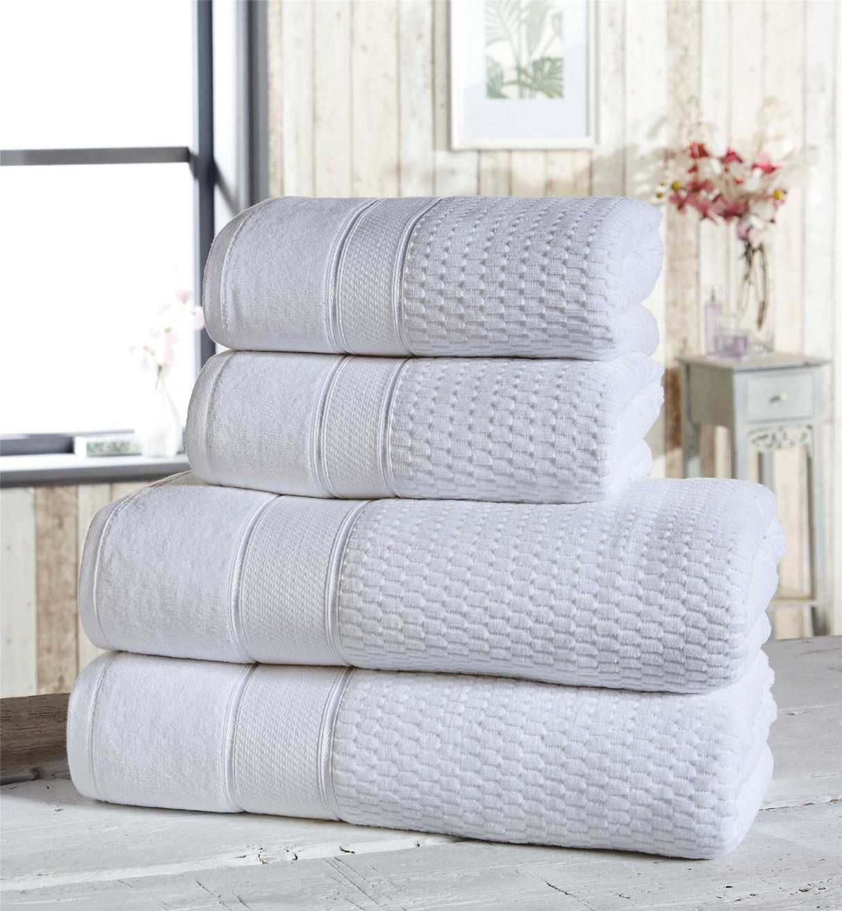 Bath towel measuring 70x120cm