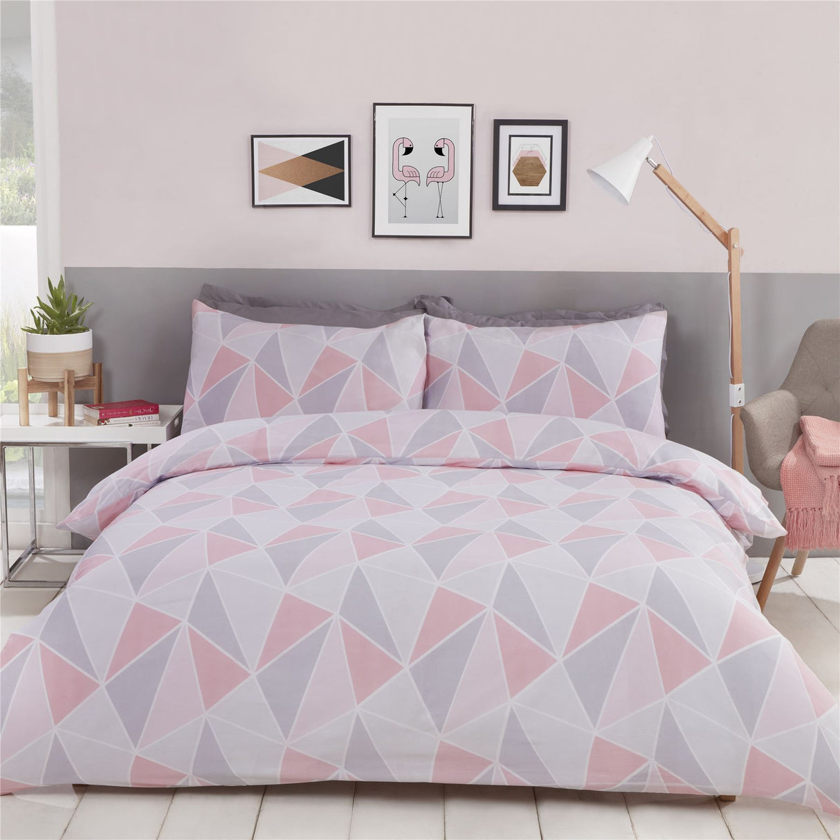  On-trend duvet cover with matching pillowcases in blush pink and grey 