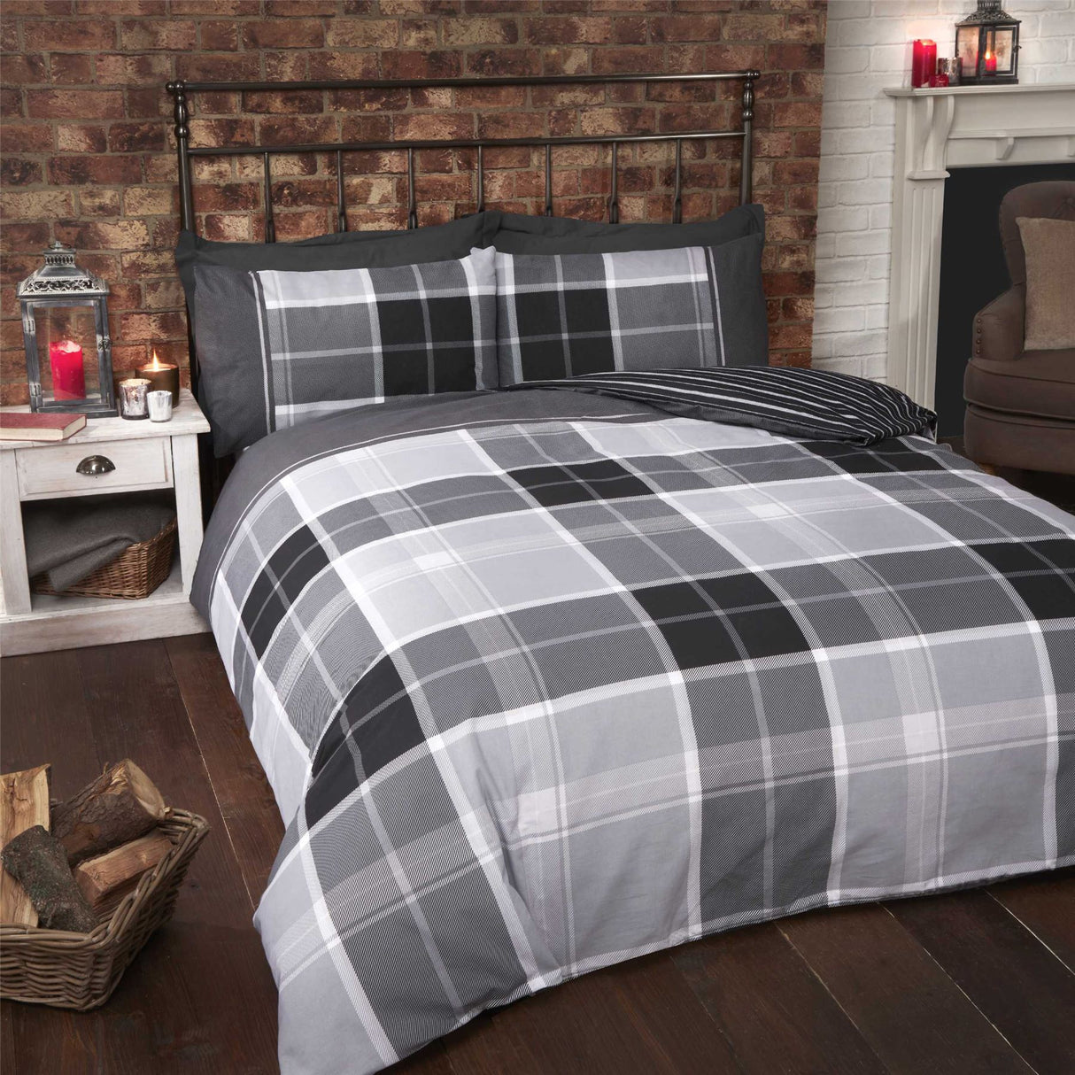 Striped reverse design of the Argyle duvet set featuring a charming checked pattern and easycare fabric