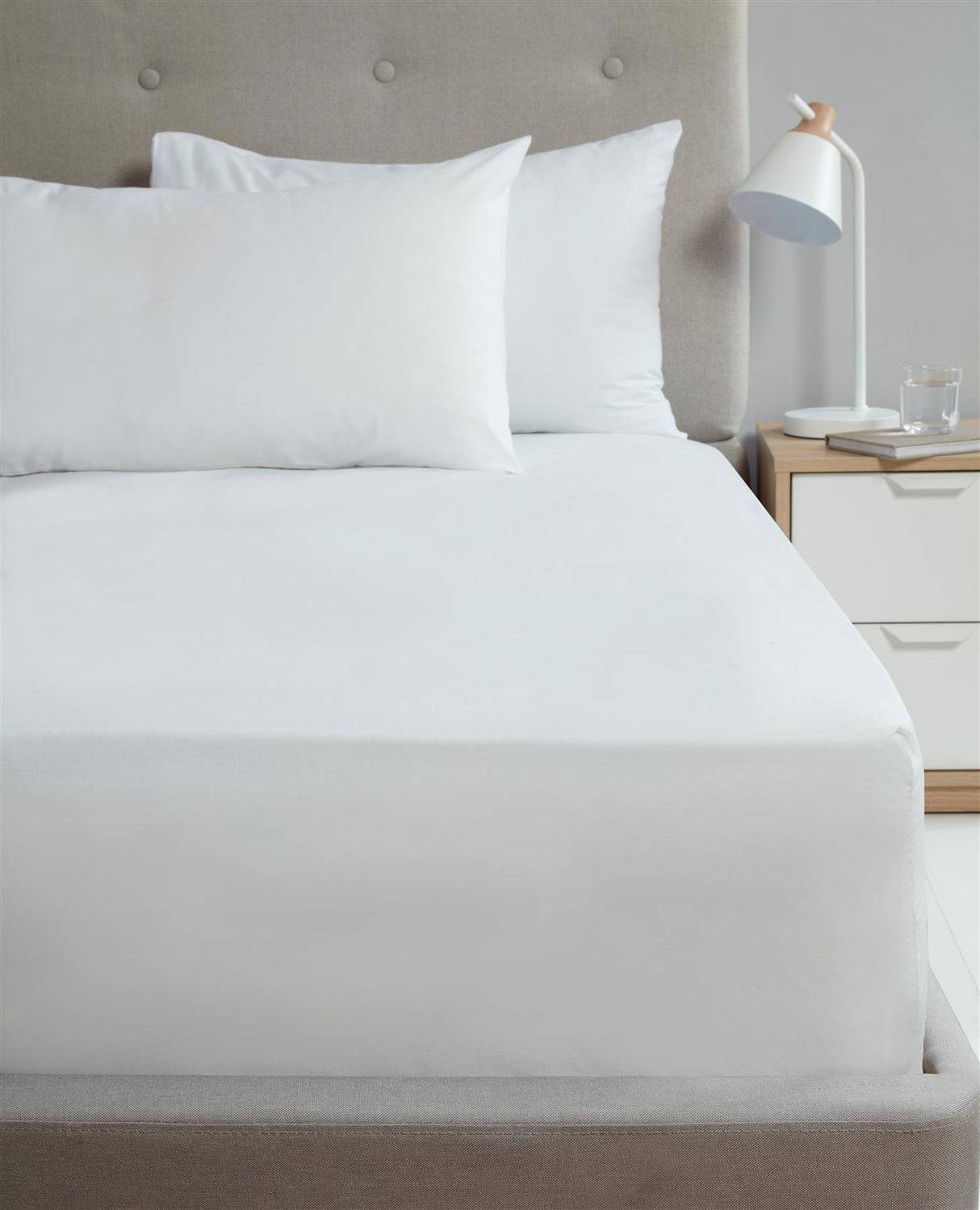 Add a touch of sophistication to your bed with these beautifully created percale pillowcases