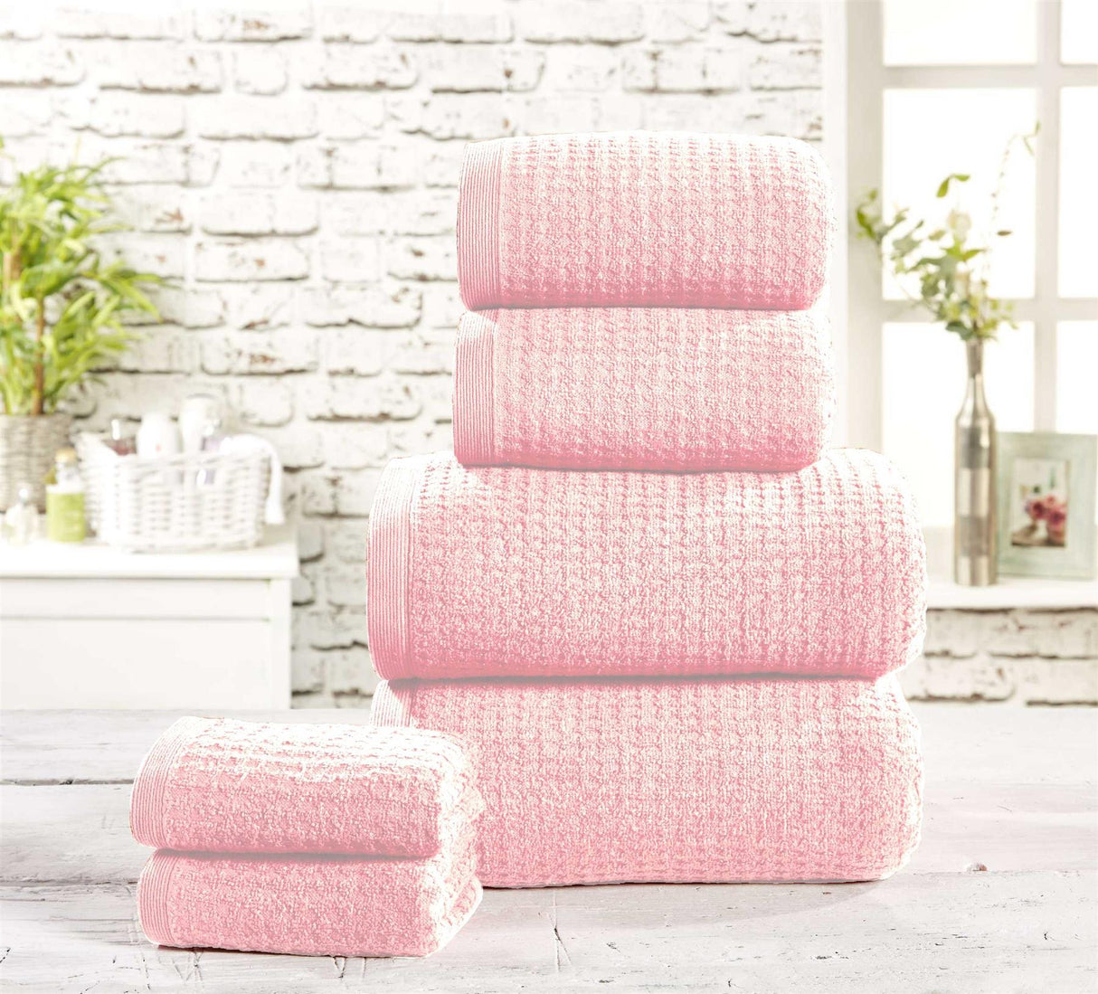 Luxurious and absorbent waffle towel in soft, cozy cotton fabric