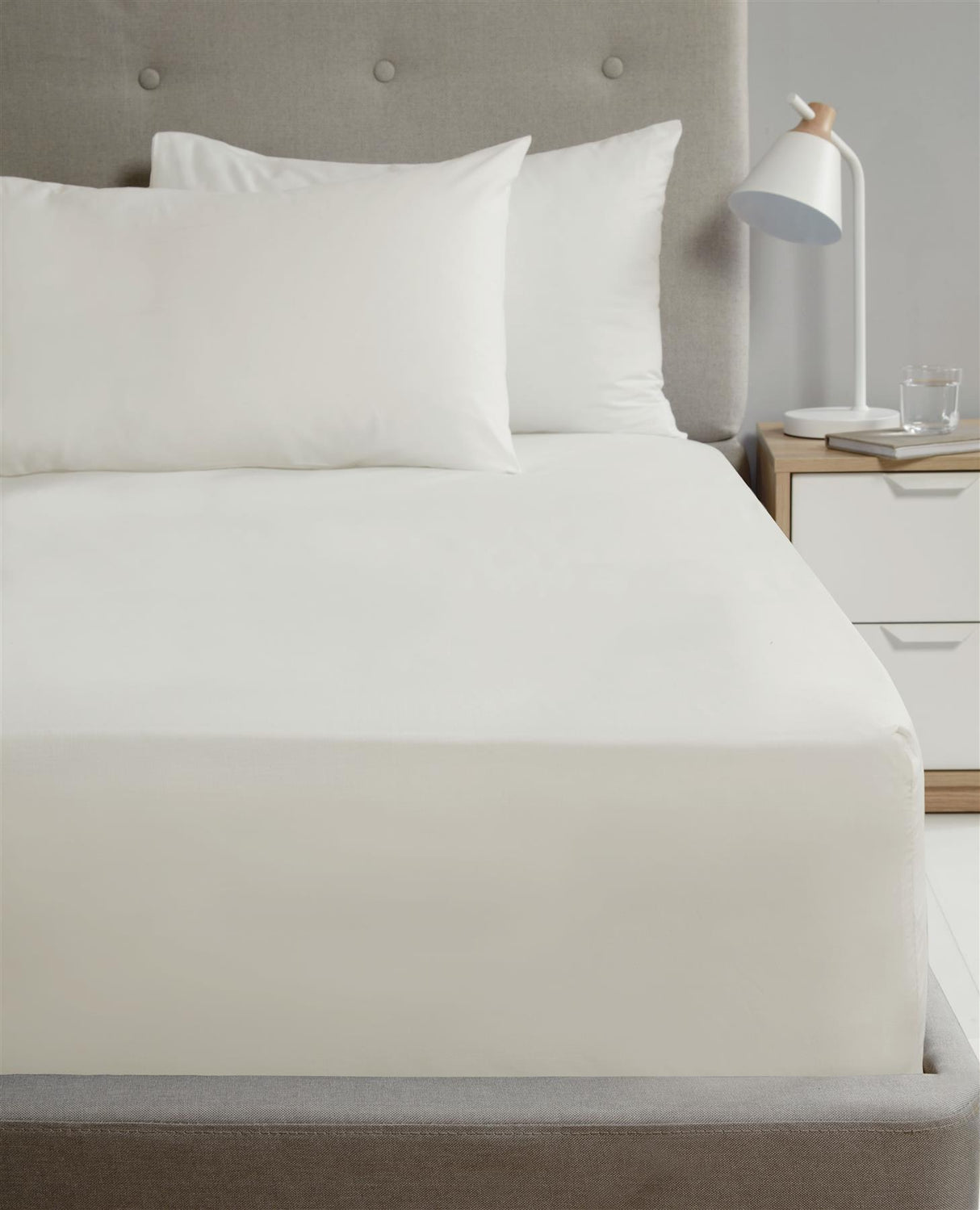 Elegant and easy-care pillowcase pair in a sophisticated design, perfect for a restful night's sleep