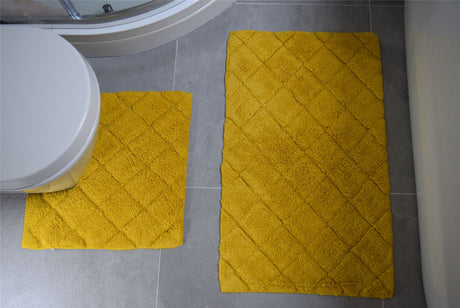 Absorbent and soft Kyra bath mat, 46x76cm, crafted for comfort after bathing or showering