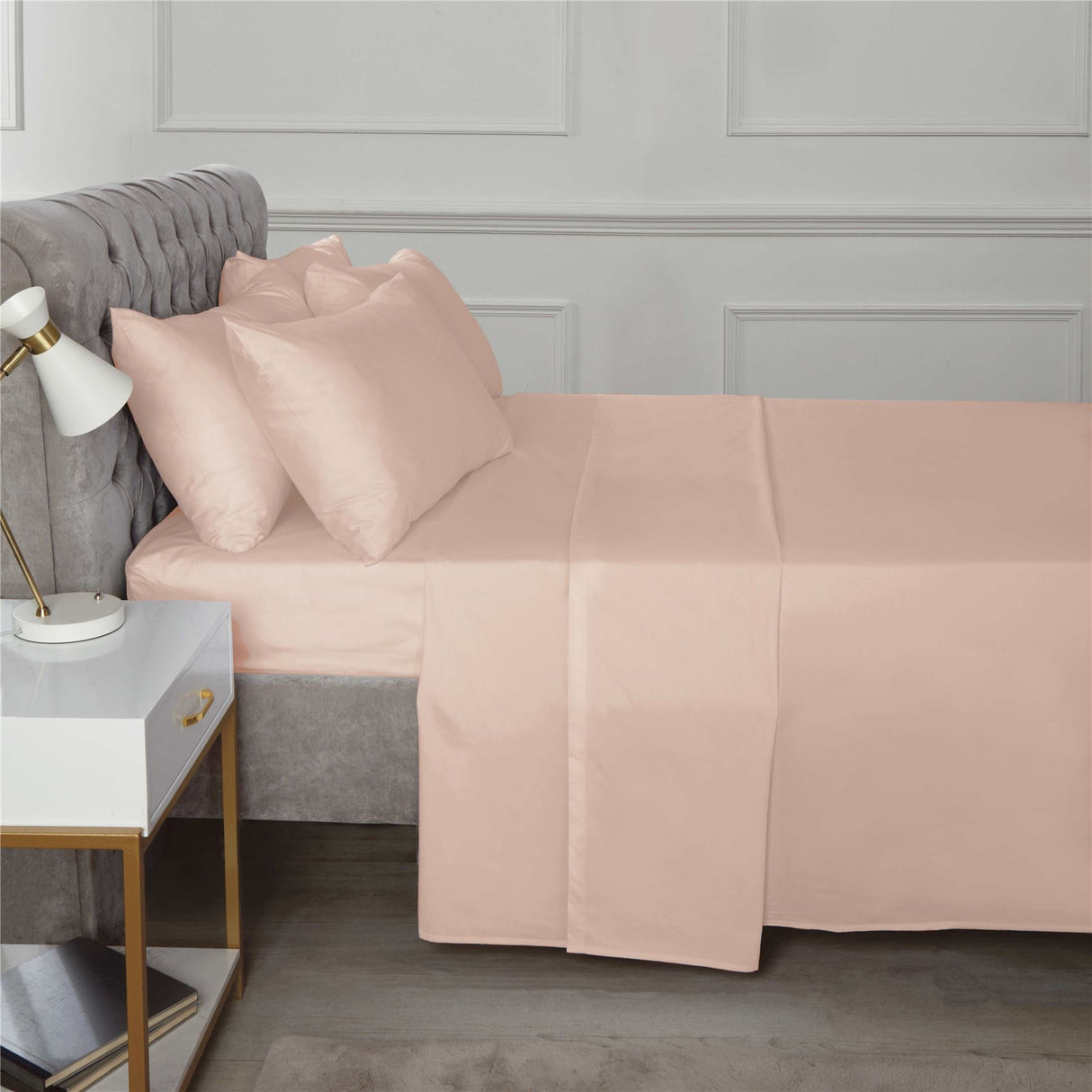 Elegant fitted sheet in a sophisticated design, highlighting the non-iron feature for effortless maintenance