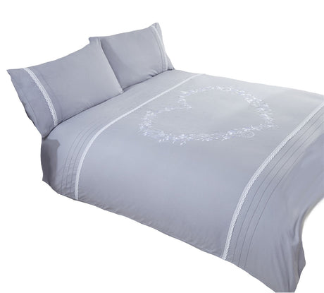 Double-sized heart duvet set with button closure and embroidered embellishments in soft colours