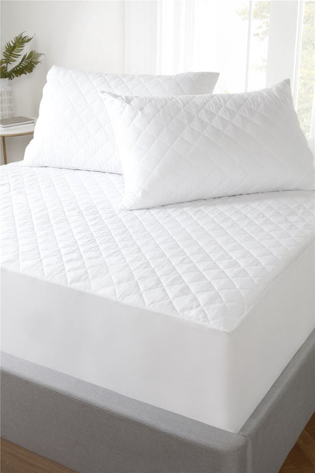 A cosy, quilted mattress and pillow protectors set featuring easycare, non-iron fabric, deep 40cm box for extra deep mattresses, included in a reusable zip case for added convenience