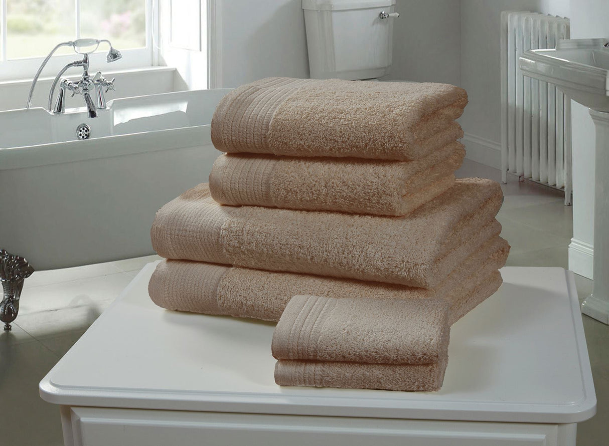 High-quality taupe 100% cotton bath towel with 600GSM weight, soft and absorbent