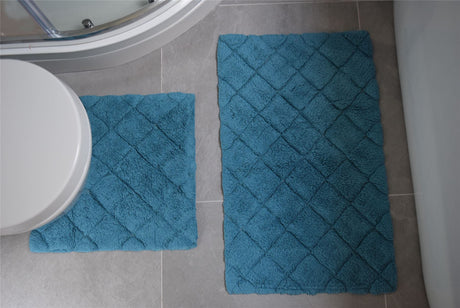 Elegant 2-piece set comprising a large bath mat and a pedestal mat with woven diamond design