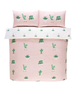 Single size duvet set with popper closure and durable, soft microfibre material for comfortable sleeping experience