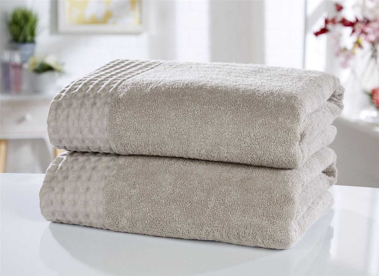 Two soft and absorbent bath towels (70x120cm)