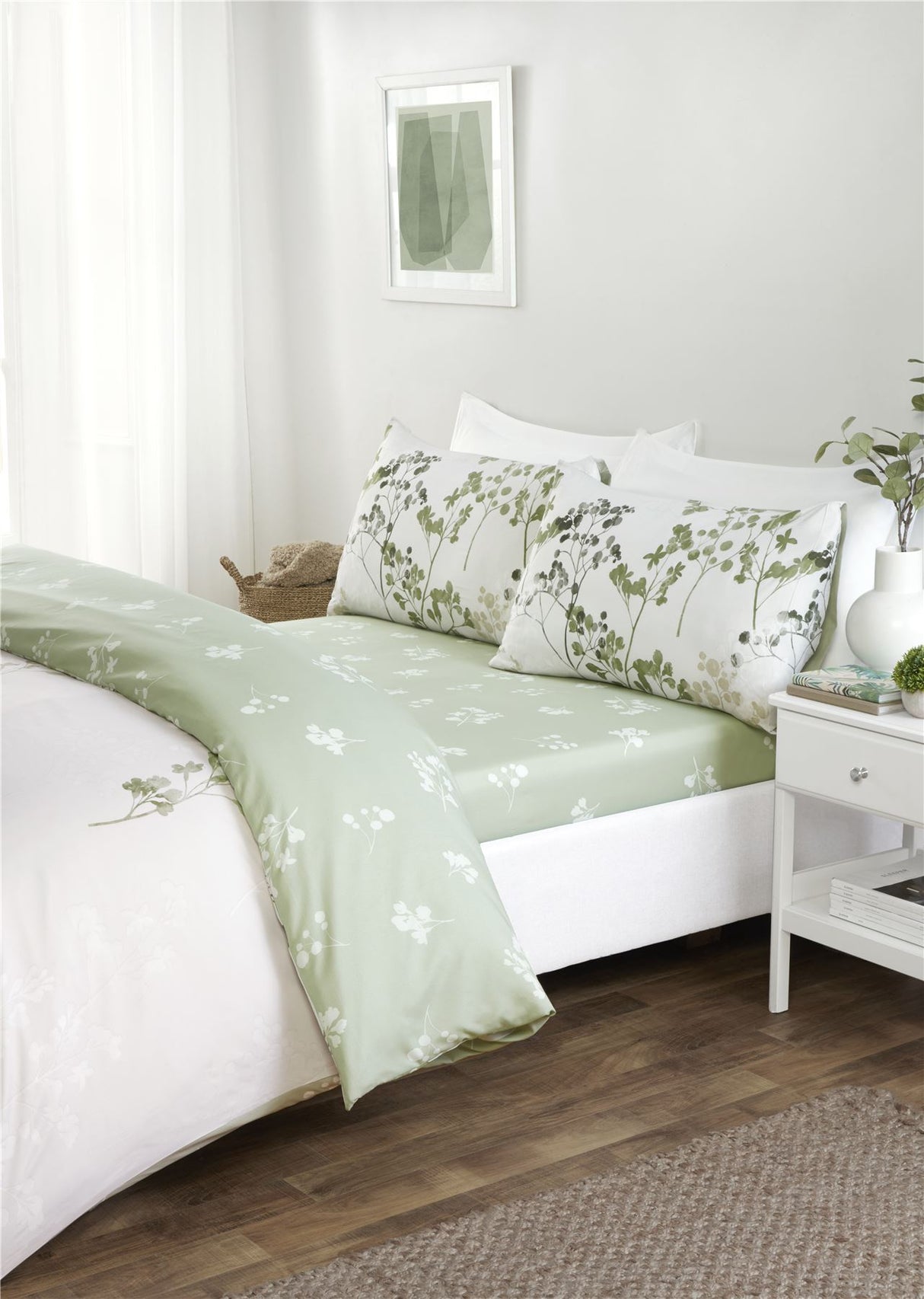 Luxurious Shadow Complete Bedding Set featuring green and white floral print with easycare fabric