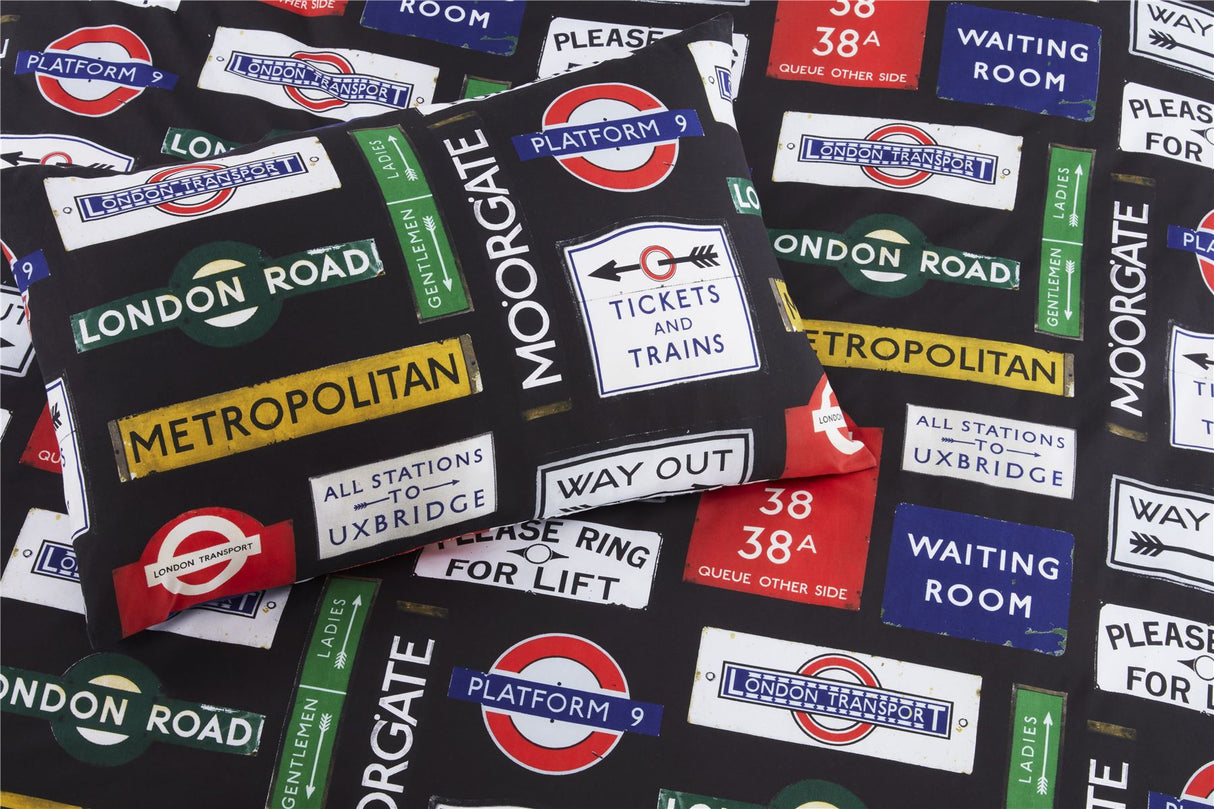 Official TfL licensed duvet set with popper closing mechanism