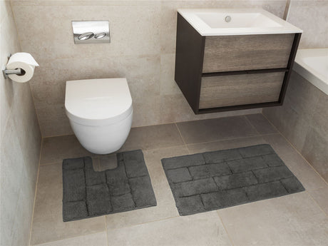 Complete bathroom accessory set with a large bath mat measuring 46x76cm and a matching pedestal mat of 46x46cm, both made from natural cotton for comfort and durability