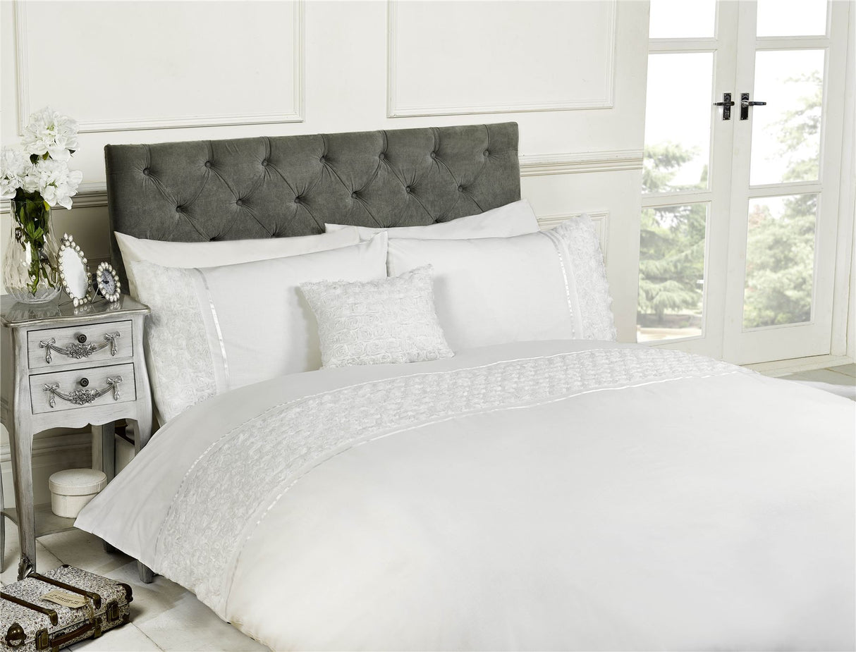 Kingsize duvet cover with two matching pillowcases