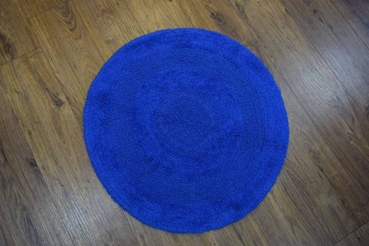 Soft and comfortable round bath mat for a luxurious feel