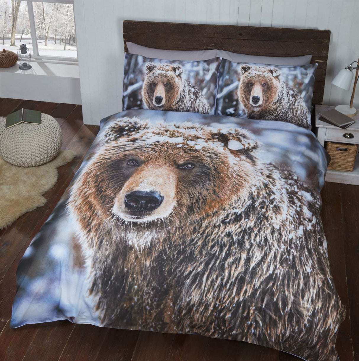 Eye-catching duvet set featuring a photographic winter bear print with matching pillowcases