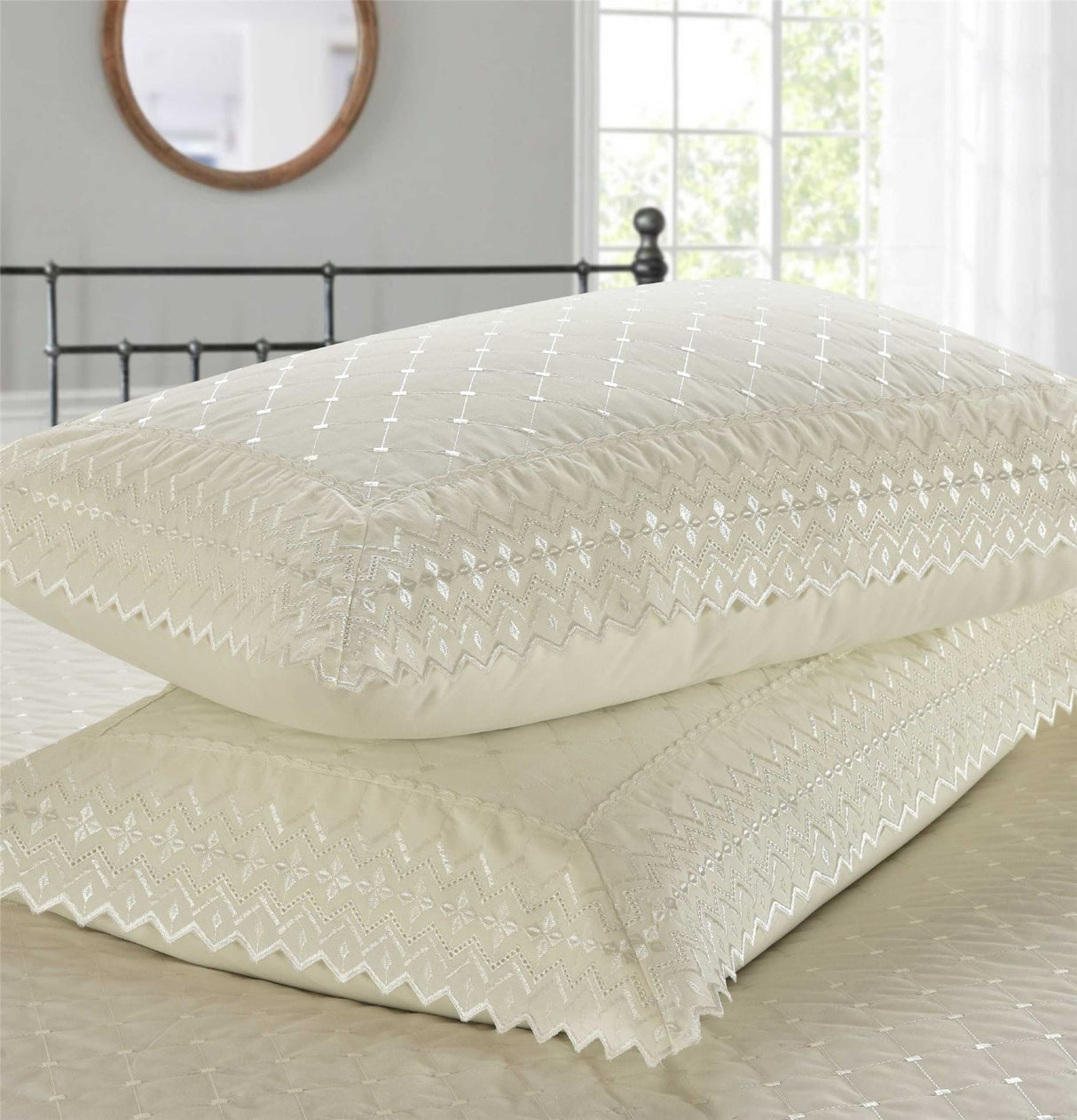 Richmond Cushion in classic herringbone pattern with double-sided texture