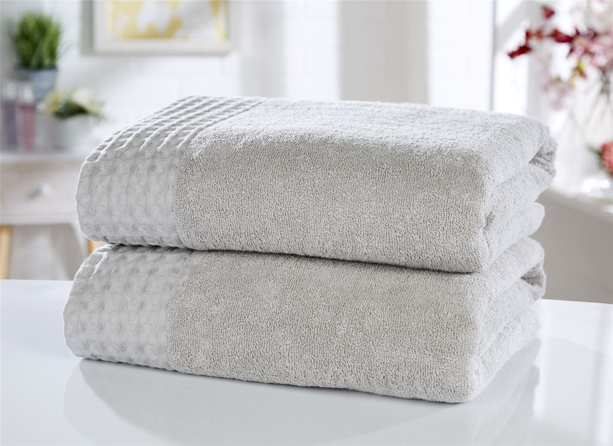 Two gentle and plush face cloths (30x30cm)