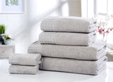 Two soft and absorbent bath towels (70x120cm)