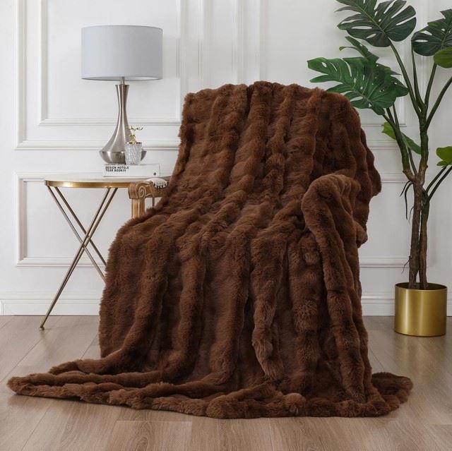 Luxury 3D Faux-Fur Blanket